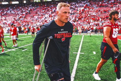 Wisconsin QB Tyler Van Dyke out for the season after suffering knee injury