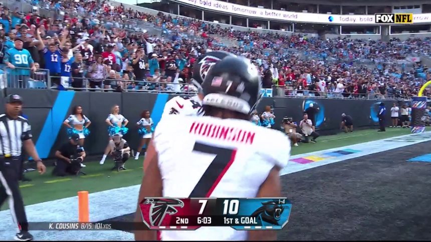 Bijan Robinson rushes for his second TD of the game to give Falcons a 15-10 lead over Panthers