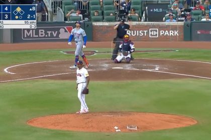 Brandon Nimmo launches a two-run homer, capping off a six-run eighth inning for Mets