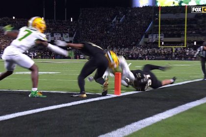 Dillon Gabriel connects with Tez Johnson for a 12-yard TD, extending Oregon's lead over Purdue