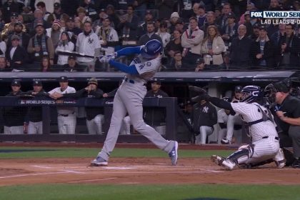 Freddie Freeman MASHES a two-run homer to give Dodgers an early 2-0 lead over Yankees in Game 3