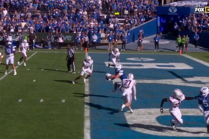 Jake Retzlaff connects with Chase Roberts on a nine-yard TD, extending BYU's lead vs. Arizona