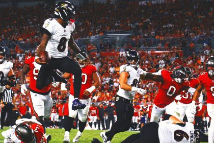 Lamar Jackson throws 5 TDs to lead streaking Ravens to 41-31 win vs. Buccaneers