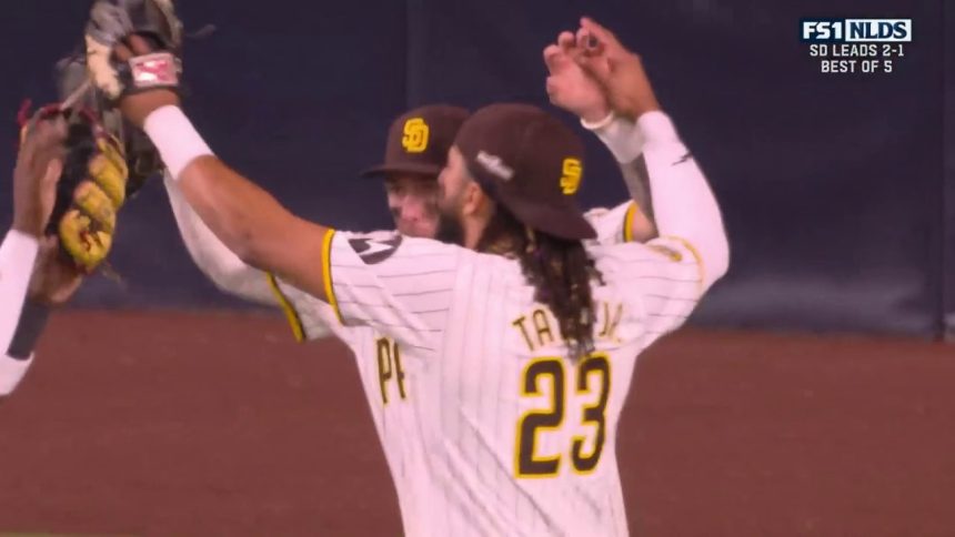 Robert Suárez strikes out Gavin Lux to seal Padres' 6-5 win over Dodgers in Game 3 of NLDS