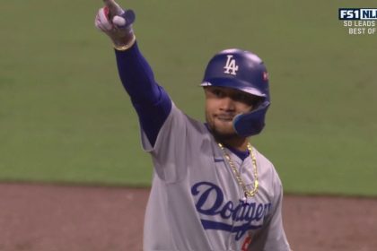 Shohei Ohtani and Mookie Betts' RBI singles give Dodgers 3-0 lead over Padres