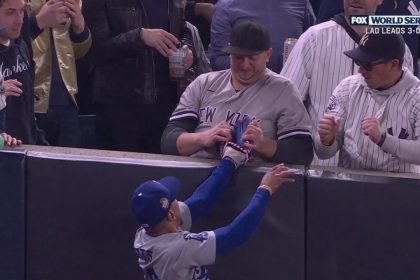 Yankees fan pulls ball out of Mookie Betts' glove in World Series Game 4 | MLB on FOX