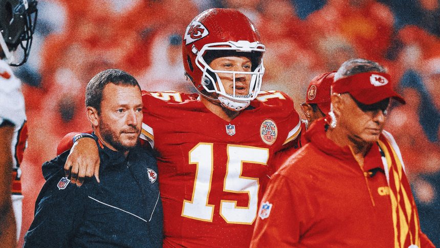 Chiefs' Patrick Mahomes practicing as usual 2 days after tweaking left ankle