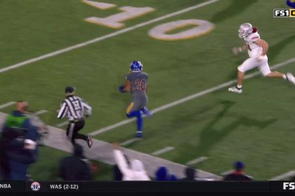 Isiah Revis gets the interception and returns it 40-yard for a TD, giving San Jose State the lead over UNLV