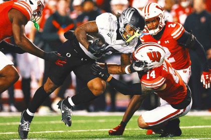 No. 1 Oregon rallies in 4th quarter to beat Wisconsin 16-13