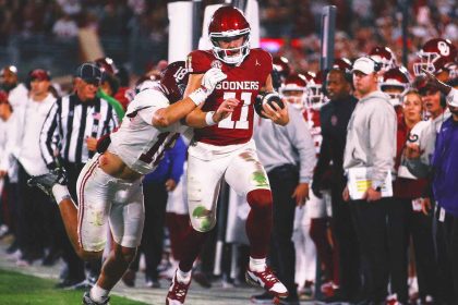 Oklahoma stuns No. 7 Alabama 24-3 to reach bowl eligibility