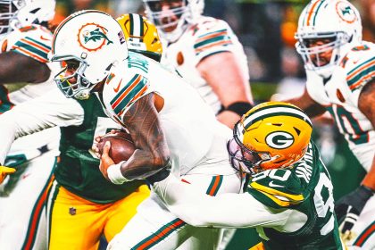 Packers use fast start to stifle Dolphins, win third straight