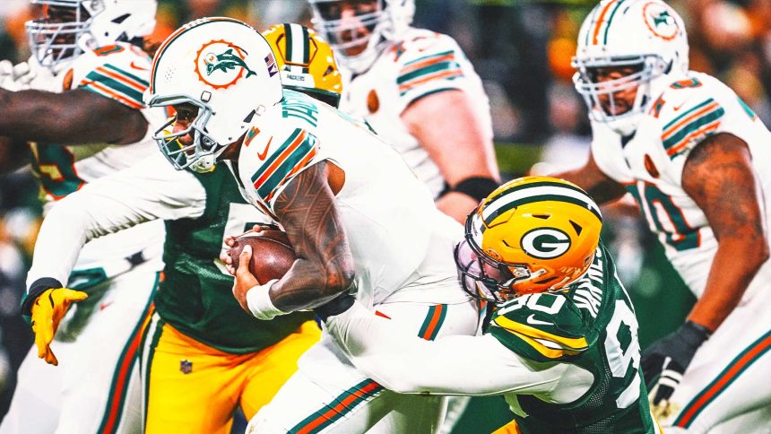 Packers use fast start to stifle Dolphins, win third straight