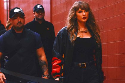 Taylor Swift watches Travis Kelce and the Chiefs play Buccaneers