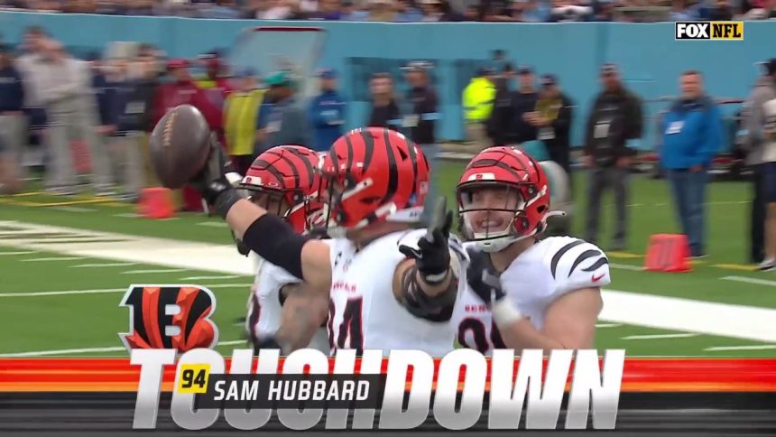 Bengals' Joe Burrow connects with Sam Hubbard for a two-yard TD to tie the game vs. Titans