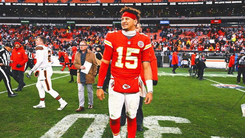 Chiefs' Patrick Mahomes has high-ankle sprain, status for Texans game unclear