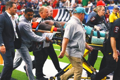 Dolphins' Grant DuBose has movement in all extremities after scary hit vs. Texans