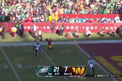 Jayden Daniels finds Terry McLaurin for a 32-yard TD, shrinking Commanders' deficit vs. Eagles | NFL Highlights