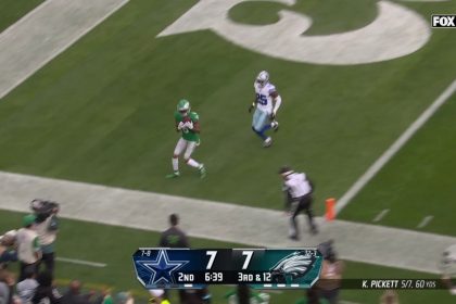 Kenny Pickett finds DeVonta Smith for a 22-yard TD giving Eagles a 14-7 lead over Cowboys