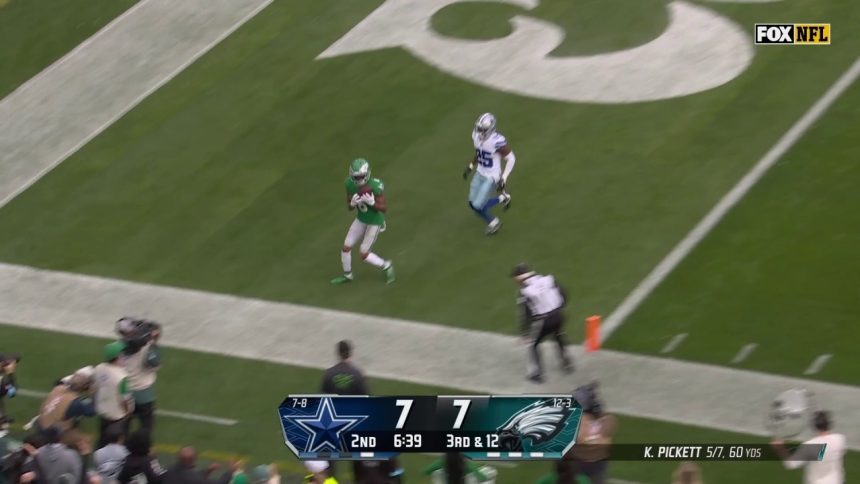 Kenny Pickett finds DeVonta Smith for a 22-yard TD giving Eagles a 14-7 lead over Cowboys