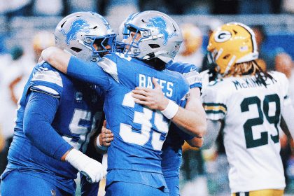 Lions clinch playoff spot, beating Packers 34-31 on last-second field goal