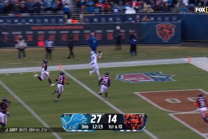 Lions' Jared Goff throws his third TD of the game to Sam LaPorta for 21 yards against Bears | NFL Highlights