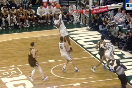 Michigan State's Xavier Booker throws down NASTY tomahawk slam to extend lead over Western Michigan