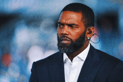 Pro Football Hall of Fame wide receiver Randy Moss announces cancer diagnosis