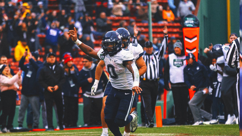 UConn beats Carolina in Fenway Bowl, dominates Bill Belichick's next team