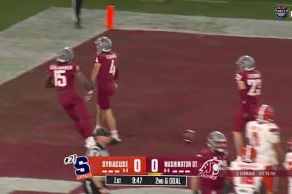 Zevi Eckhaus scores on a four-yard TD rush, gives Washington State a 7-0 lead over Syracuse in Holiday Bowl