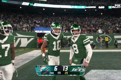 Aaron Rodgers finds Allen Lazard for a 13-yard TD, giving Jets a 15-6 lead over Dolphins | NFL Highlights