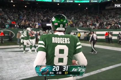 Aaron Rodgers throws his FOURTH TD of the game in Jets' win over Dolphins | NFL Highlights