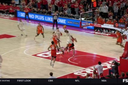 Brice Williams throws down TENACIOUS tomahawk slam to extend Nebraska's lead over Illinois