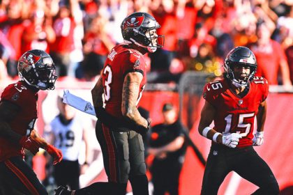 Bucs' Mike Evans gets 1,000 receiving yards for 11th straight year, ties Jerry Rice