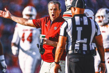 Illinois HC Bret Bielema taunts South Carolina’s Shane Beamer in eventful Cheez-It Bowl