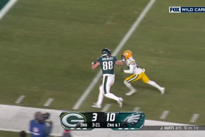 Jalen Hurts links up with Dallas Goedert for a 24-yard TD, extending Eagles' lead over Packers | NFL Highlights