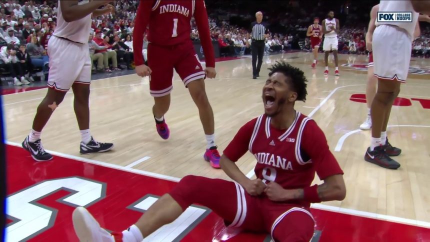 Kanaan Carlyle finishes a TOUGH and-1 bucket in transition, extending Indiana's lead vs. Ohio State