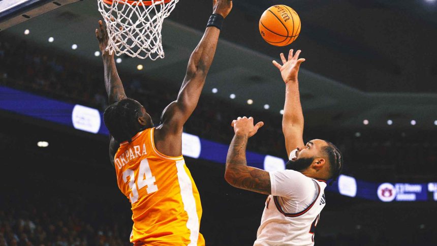 No. 1 Auburn slips past No. 6 Tennessee 53-51 in Johni Broome’s return from injury