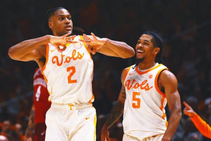 No. 1 Tennessee beats No. 23 Arkansas to match best start in program history