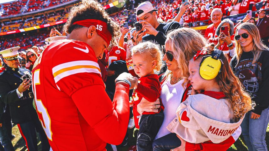 Patrick, Brittany Mahomes welcome daughter Golden Raye, as promised, during Chiefs' bye