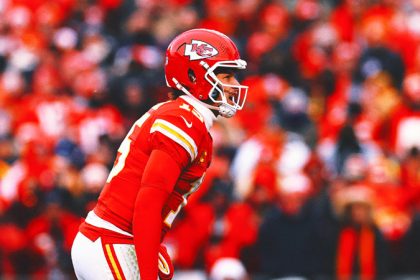 Patrick Mahomes doesn't feel officials favor Chiefs, says refs 'are doing their best'