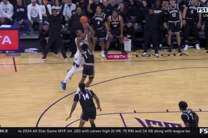 Villanova's Eric Dixon makes RIDICULOUS 3-pointer before buzzer vs. Providence