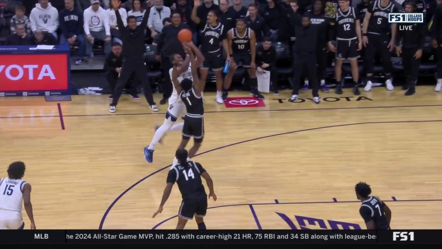 Villanova's Eric Dixon makes RIDICULOUS 3-pointer before buzzer vs. Providence