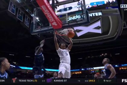 Xavier's Dailyn Swain throws down a TWO-HANDED SLAM to extend lead against Villanova