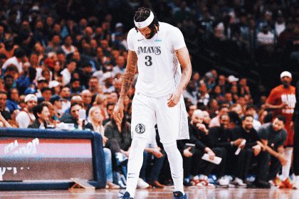 Anthony Davis says injury that caused him to leave Mavs debut early isn't serious