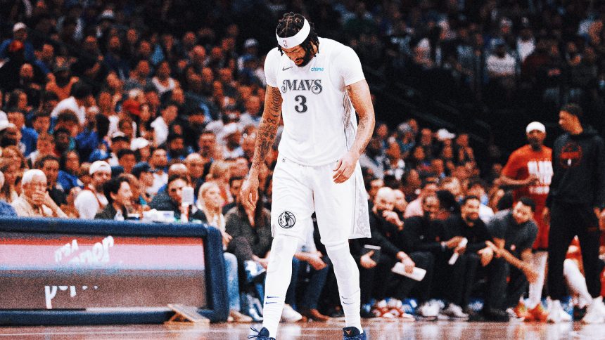 Anthony Davis says injury that caused him to leave Mavs debut early isn't serious