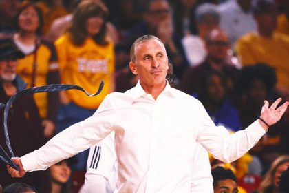 Bobby Hurley waves Arizona State players off court after loss to Arizona