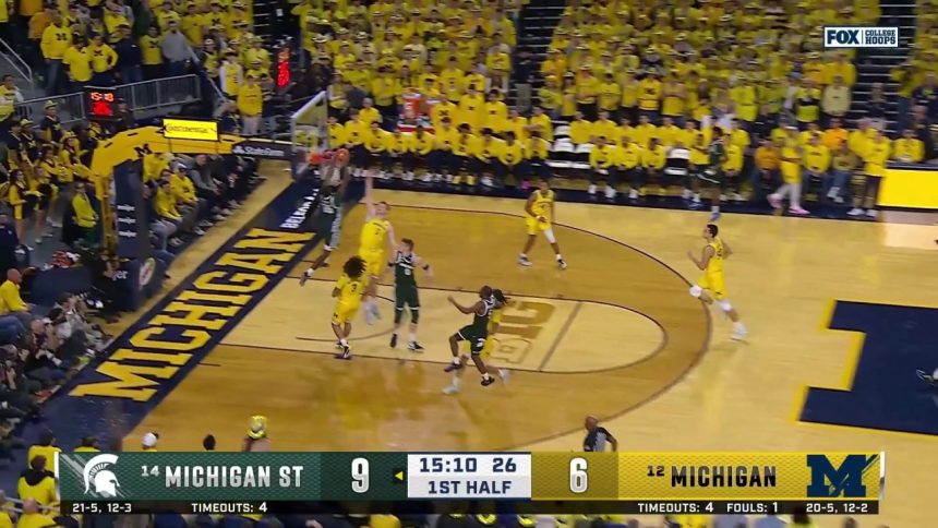 Coen Carr throws down vicious alley-oop on fastbreak, extending Michigan State's lead vs. Michigan