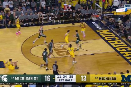 Michigan's Danny Wolf connects with Roddy Gayle Jr. for the showtime finish vs. Michigan State