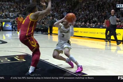 Purdue's Braden Smith forces steal and finishes with euro step to take lead against USC