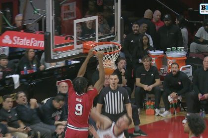 Rutgers' Dylan Grant throws down vicious slam dunk over an Illinois defender